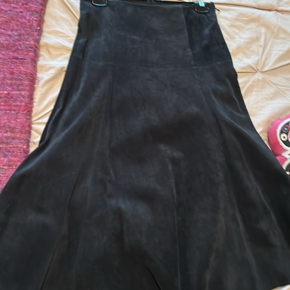 Early 2000s Eddie Bauer Black Suede Skirt.  Size 2.  New withou tags - Picture 3 of 3